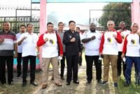 Gambar perwakilan BIN bersama pemerintah kabupaten Manokwari meninjau lokasi pembangunan PYCH