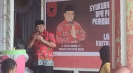 acara syukuran atas pelantikan Haji Saleh Siknun sebagai anggota Dewan Perwakilan Rakyat (DPR) Papua Barat untuk periode 2024-2029. Acara ini berlangsung pada hari Sabtu, 5 Oktober 2024, di Posko Tikar Rasa, Jalan Warahmade, Kelurahan Danaweria. (Dok. papua.tagarutama.com)