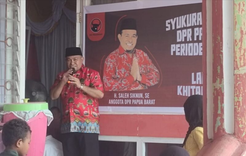 acara syukuran atas pelantikan Haji Saleh Siknun sebagai anggota Dewan Perwakilan Rakyat (DPR) Papua Barat untuk periode 2024-2029. Acara ini berlangsung pada hari Sabtu, 5 Oktober 2024, di Posko Tikar Rasa, Jalan Warahmade, Kelurahan Danaweria. (Dok. papua.tagarutama.com)