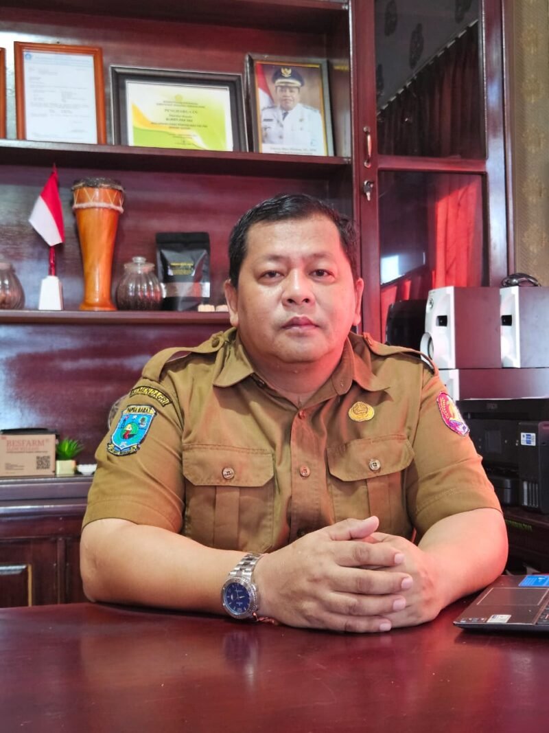 Plt. Kepala Dinas Perkebunan Fakfak Widhi Asmoro Jati, ST., MT saat ditemui wartawan papua.tagarutama.com