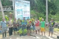 Warga kampung Goras menerapkan konsep Satu Rumah Dua Pohon Pinang agar nantinya dapat dimanfaatkan secara ekonomis.