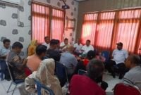 Sosialisasi pemutakhiran tarif retribusi digelar oleh Dinas Perkebunan pada Rabu (23/4/2025) di ruang pertemuan Disbun Fakfak bersama ekosistem komoditas pala, seperti Badan Pendapatan Daerah, Bagian Hukum Setda Fakfak, MPIG-PTF (Masyarakat Perlindungan Indikasi Geografis Pala Tomandin Fakfak), tujuh pedagang grosir antar pulau, koperasi binaan Yayasan Kaleka, penangkar bibit pala, dan pihak Bank Papua Fakfak.