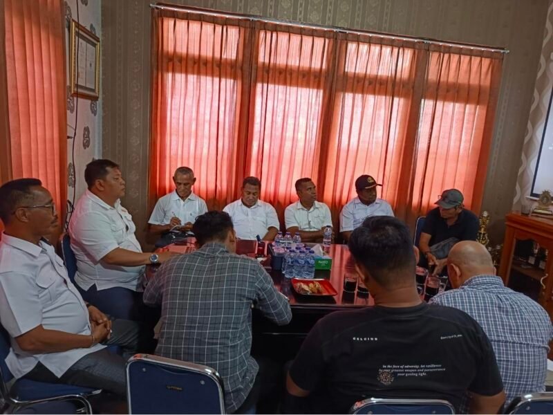 Sosialisasi pemutakhiran tarif retribusi digelar oleh Dinas Perkebunan pada Rabu (23/4/2025) di ruang pertemuan Disbun Fakfak sebagai langkah menjaga mutu dan citra pala Tomandin Fakfak yang kini makin dikenal pasar nasional maupun internasional.