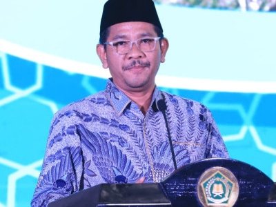 Dirjen Bimas Islam, Abu Rokhmad, mengajak untuk tetap melakukan pendekatan dengan ramah kepada anak-anak di dalam masjid saat riuh. 