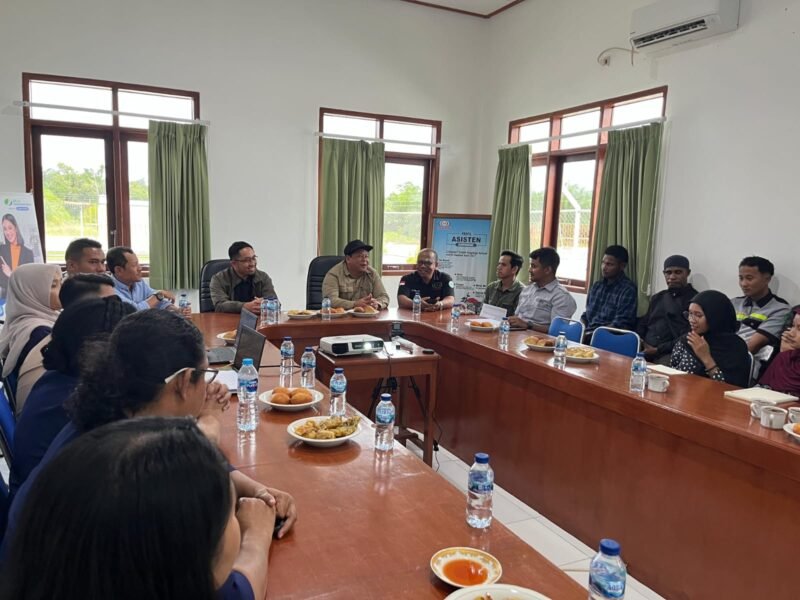 Plt. Kepala Dinas Perkebunan Fakfak, Widhi Asmoro Jati, ST, MT, mendorong agar PT. RSP melalui program CSR dapat membantu masyarakat terdampak.