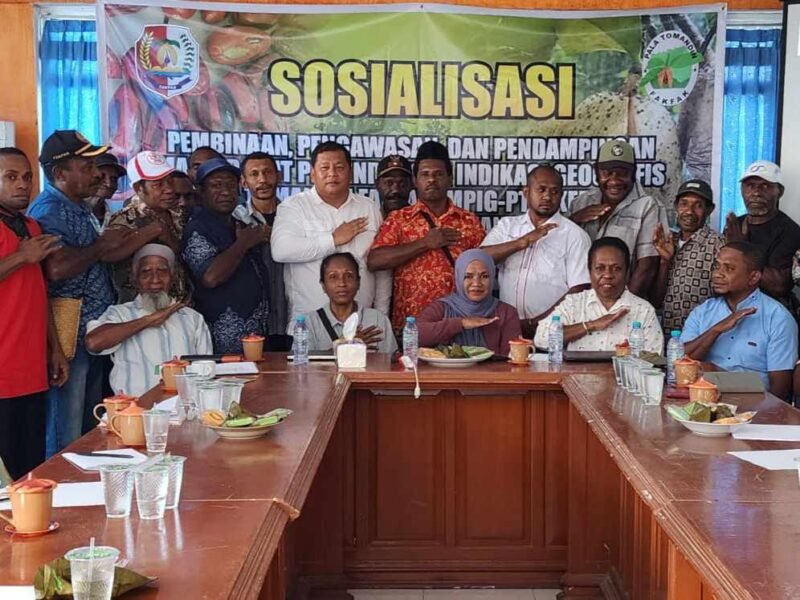 Foto. MPIG-PTF bersama Dinas Perkebunan Fakfak lakukan sosialisasi dan edukasi kepada pekebun Pala di Wilayah Fakfak Barat.