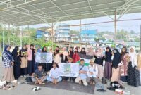 Foto. Sejumlah Mahasiswa yang tergabung dalam organisasi KAMMI Komisariat Fakfak melaksanakan kegiatan Pengkaderan bersama calon kader di RTH Ma'ruf Amin.