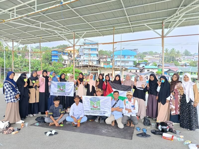 Foto. Sejumlah Mahasiswa yang tergabung dalam organisasi KAMMI Komisariat Fakfak melaksanakan kegiatan Pengkaderan bersama calon kader di RTH Ma'ruf Amin.