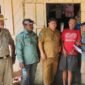 Foto. Plt. Kepala Dinas Perkebunan Widhi Asmoro Jati, ST., MT bersama staf dan Satpol PP melaksanakan sidak pada pengusaha  pala dalam rangka menertibkan pedagang pala yang menjual pala muda.