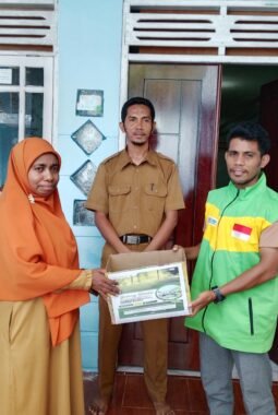 Keluarga Besar SIT As Salaam Fakfak Salurkan Donasi untuk Korban Kebakaran di Distrik Karas