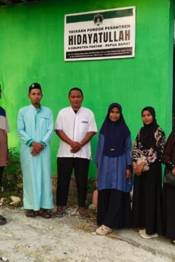 Relawan Rumah Zakat Fakfak Tebar Takjil di Empat Titik, Hidupkan Kepedulian di Bulan Ramadhan