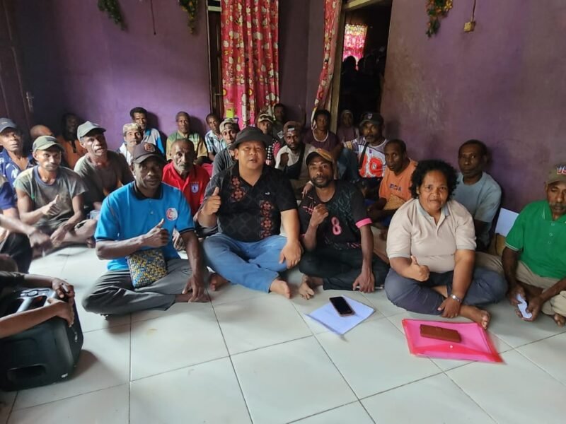 Kepala Dinas Perkebunan Fakfak Widhi Asmoro Jati, ST., MT melakukan sosialisasi program Peminatan Perluasan Lahan Pala Unggul 1.000 hektare.