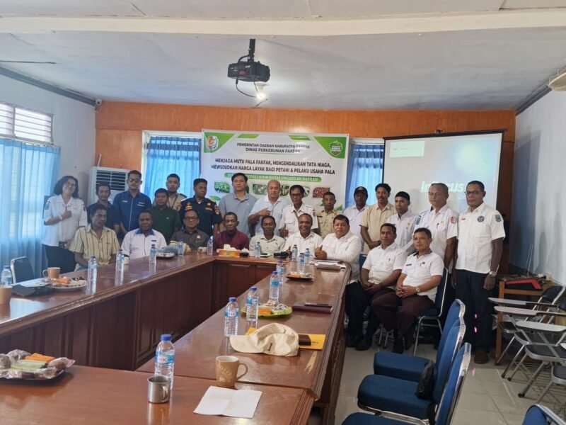 Dinas Perkebunan menggelar rapat koordinasi Tim Pengendali Komoditas Unggulan Pala Daerah yang dihadiri DPRK Fakfak, lembaga adat, instansi vertikal seperti Pelni, KSOP, dan Karantina, pelaku usaha dan perwakilan Masyarakat Indikasi Geografis Pala Tomandin Fakfak.